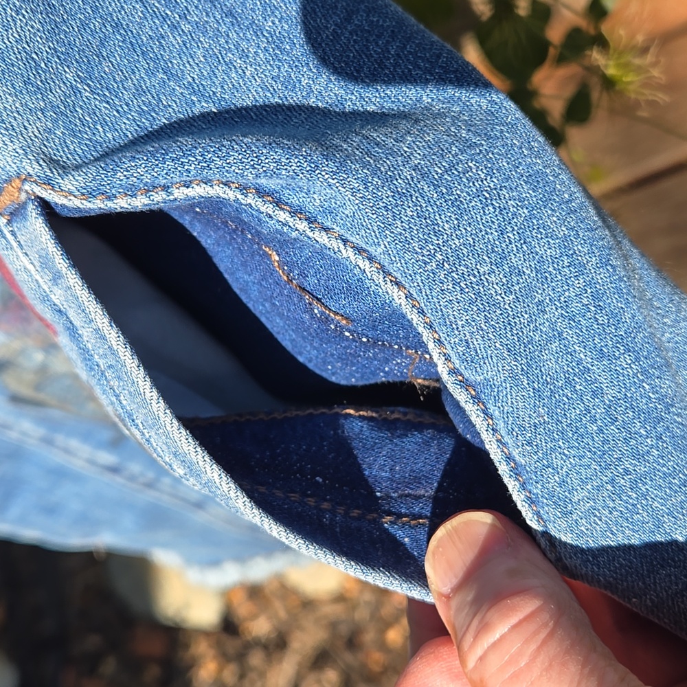 CHICOS Floral Denim Button Down Shacket  SZ 1              (MSTR C) - Picture 6 of 12